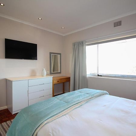 Westward Ho Apartment 13 Кейптаун Екстериор снимка